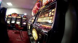 Mobile Phone ပေါ်တွင် Esports Betting App Live Odds ကြည့်ရှုနေသောမြင်ကွင်း